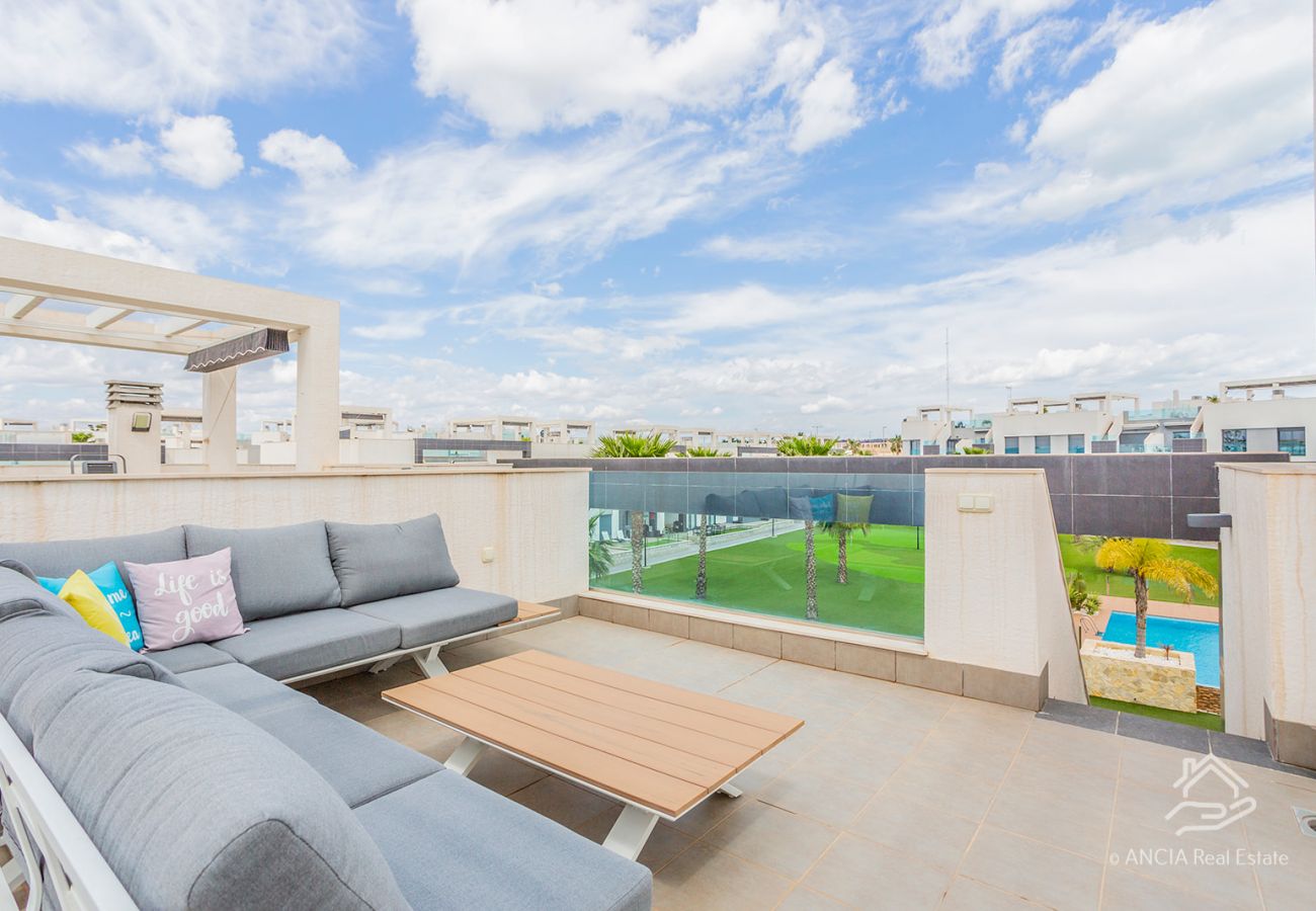 Casa Carpe Diem - penthouse avec 2 chambres et salles de bains donnant sur la piscine à Oasis Beach XI